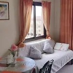 Big Ocean Terrace - Walk To Vistas & Golden Mile